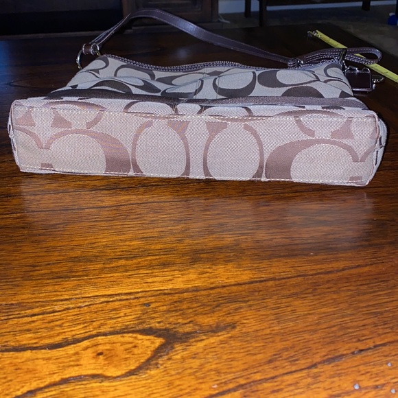 Coach Signature C Shoulder Purse Brown - Picture 9 of 10